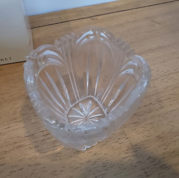 Oneida Accents Vintage Oneida Augustina Crystal Petal Bowl Poshmark